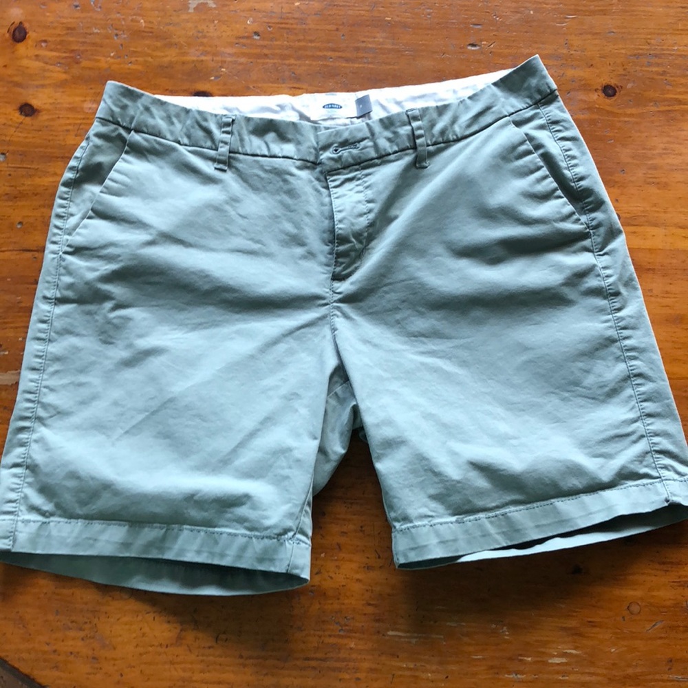 Women’s Old Navy chino shorts